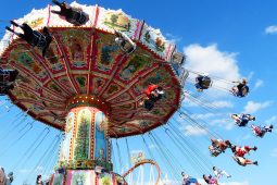 Frühlingsfest, Oktoberfest: Kettenkarussell in Fahrt, Festival-Highlights