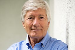 Monsieur Pierre, 0724Komoedie