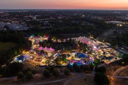 Tollwood Sommerfestival, TT_06_24_Tollwood_3_twso2023-festivalansicht-c-antonbrand-300rgb_LP_1040x660