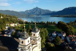 Musiktage Mondsee, TT_08_24_Mondsee_Mondsee_Basilika_Schafberg_s @ Willi_Pleschberger_LP_1040x693