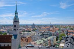 Hauskauf in München , 01_25_Beitr_city-3214902_1280_1040x693