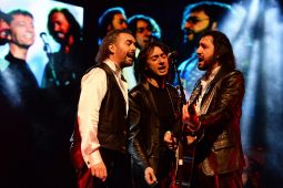 Bee Gees, 0325Cofo