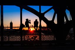 Beitr_06_25_silhouette-3243093_1920_1040x693