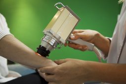 Beitr_11_25_treatment-of-skin-2416946_1920_LP_1040x693
