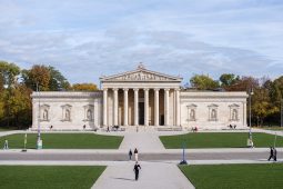 Sammeln mit Stil München, Griechische Tempel Glyptothek München, Glyptothek, 21.10.2025, Deutschland, Bayern, München: Blick auf die Glyptothek.