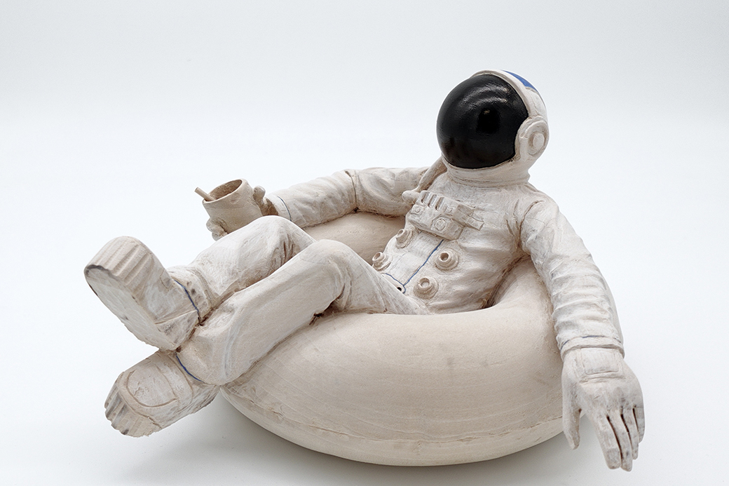 Sternenstaub und Meeresgrund – Ausstellung in München Die Ausstellung "Sternenstaub und Meeresgrund" im Valentin-Karlstadt-Musäum zeigt Arbeiten von Miriam Frank und Philipp Liehr zwischen Unterwasserwelt und Weltraum.