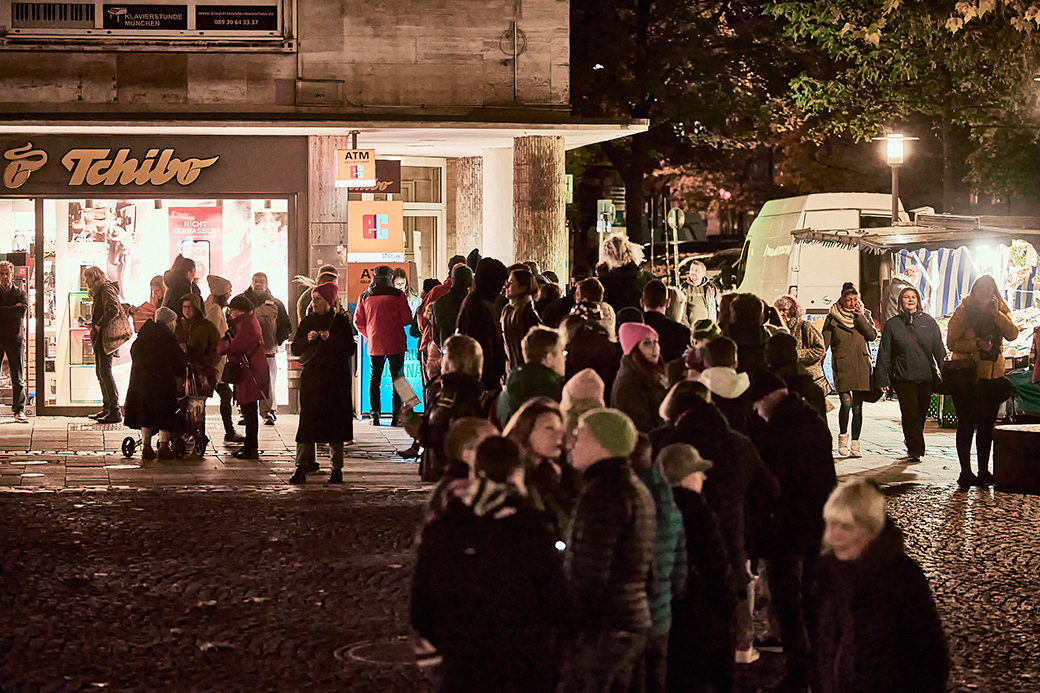 Bei der 13. Neuhauser Musiknacht am 24. Oktober 2026 treten lokale Bands in 44 Spielstätten in München-Neuhausen auf. Das Programm reicht von Jazz und Blues bis Indie, Punk und Classic Rock.