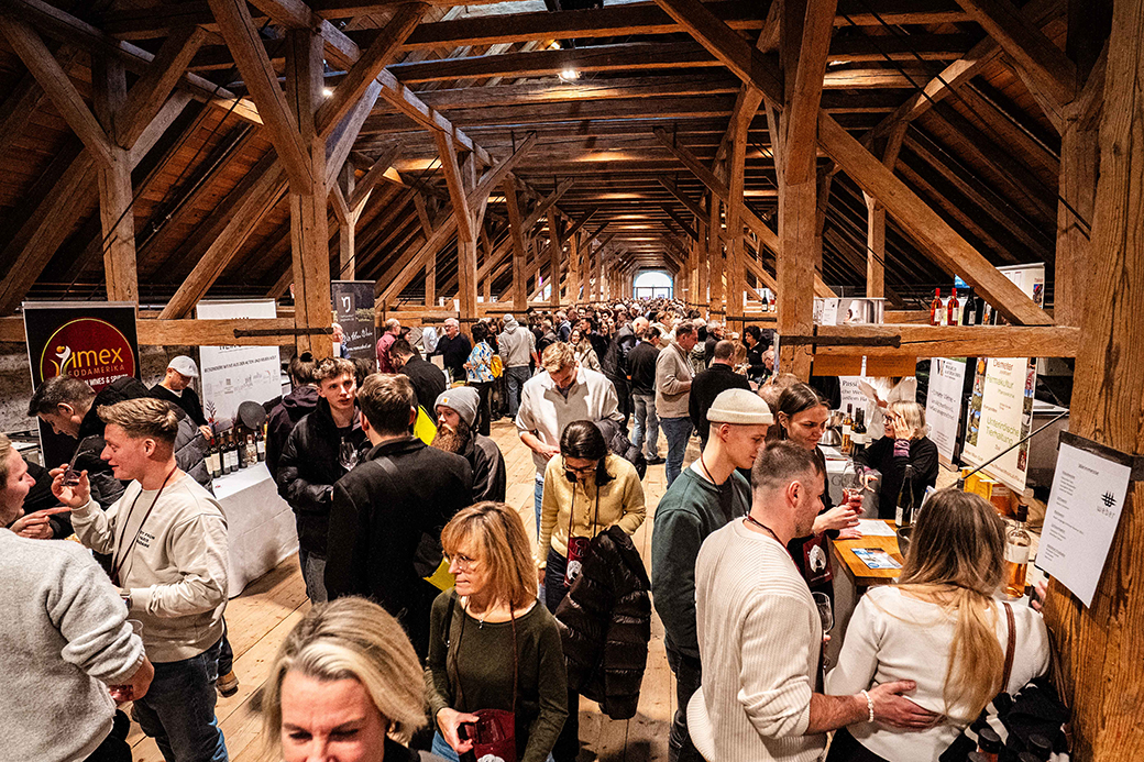 Vinessio Weinmesse Fürstenfeldbruck 2026 Die fünfte Vinessio Weinmesse Fürstenfeldbruck findet am 20. und 21. November 2026 statt. Winzer, Manufakturen und Feinkostanbieter präsentieren Weine, Schaumweine, Spirituosen und Delikatessen.