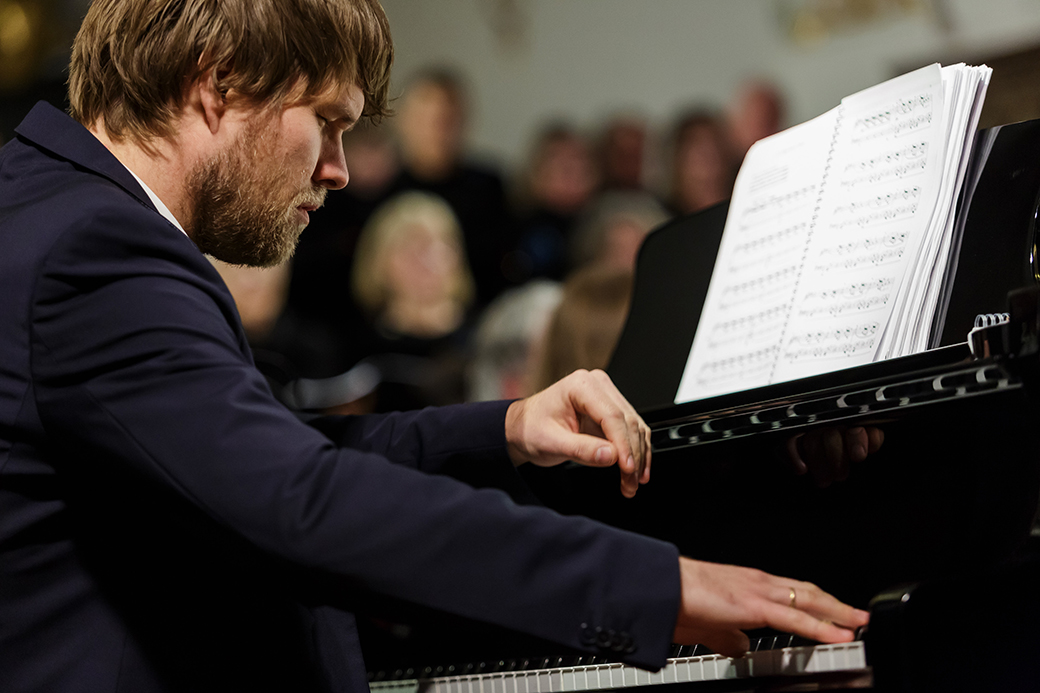 Andreas Begert – Komponist von Sound of Peace Der Komponist Andreas Begert präsentiert mit "Sound of Peace" seine "Bayerische Friedenssymphonie"