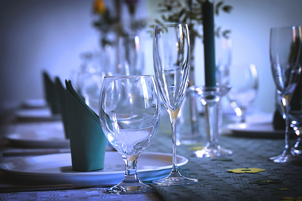Eventcatering für Firmenfeiern in München Cateringkonzepte für geschäftliche Veranstaltungen in München: von Fingerfood und Bowls über Buffetstationen bis zum Flying Buffet mit Servicepersonal.