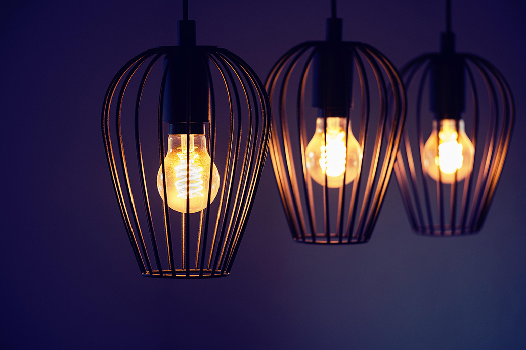 Umstieg auf LED – Strom sparen in jedem Raum Ratgeber zur LED-Beleuchtung im Haushalt mit Tipps zu Stromverbrauch, Lichtfarbe, Helligkeit und dem Einsatz in verschiedenen Wohnbereichen.