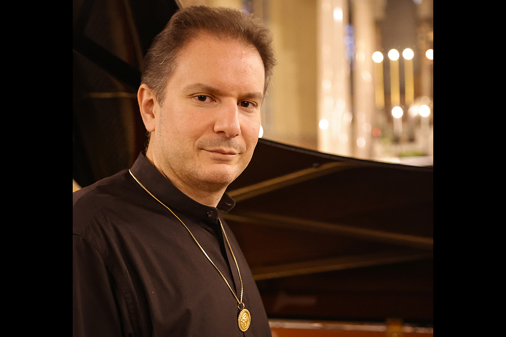 Der italienische Pianist Alessandro Marano gastiert am 24. Oktober 2026 mit einem Gesprächskonzert im Kleinen Saal des Gasteig HP8 in München.